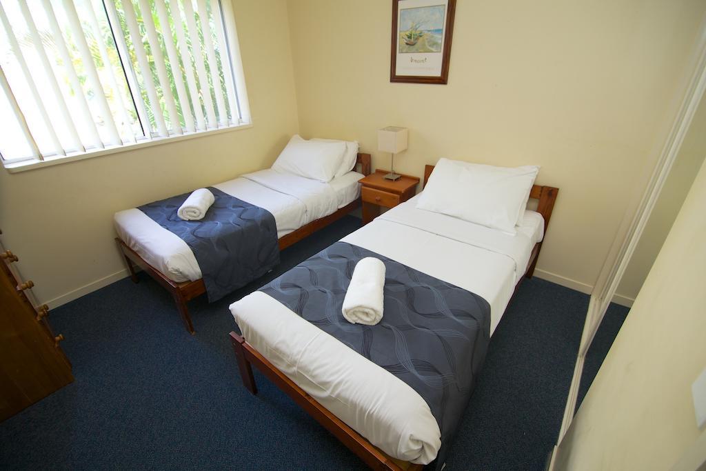 Blue Water Bay Villas Gold Coast Room photo