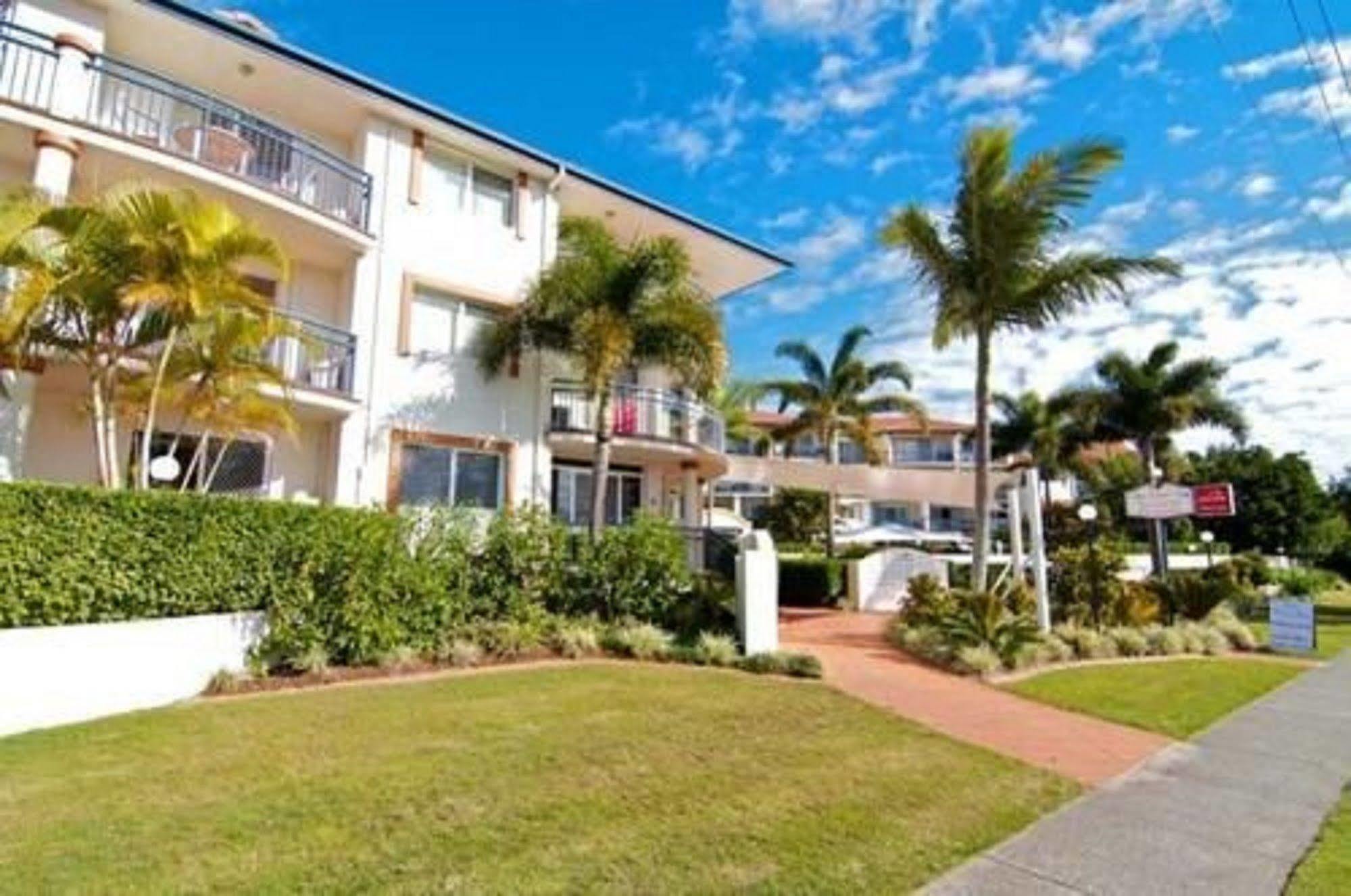 Blue Water Bay Villas Gold Coast Exterior photo