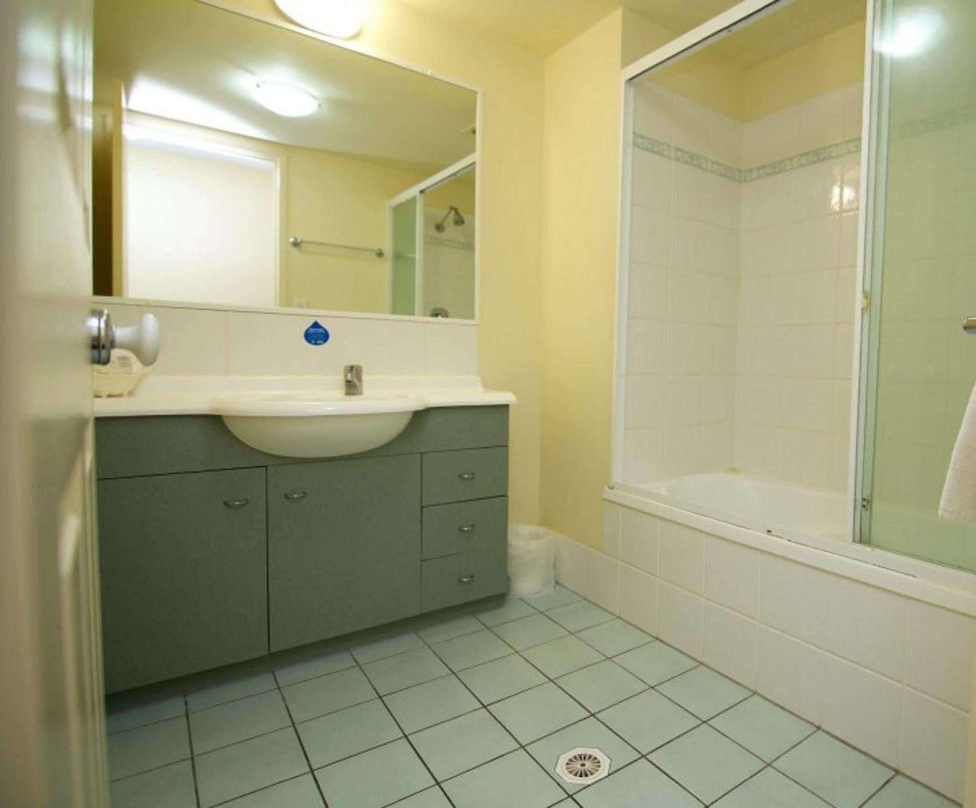 Blue Water Bay Villas Gold Coast Exterior photo