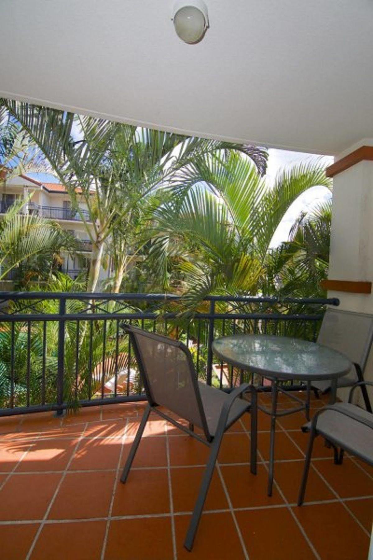 Blue Water Bay Villas Gold Coast Exterior photo