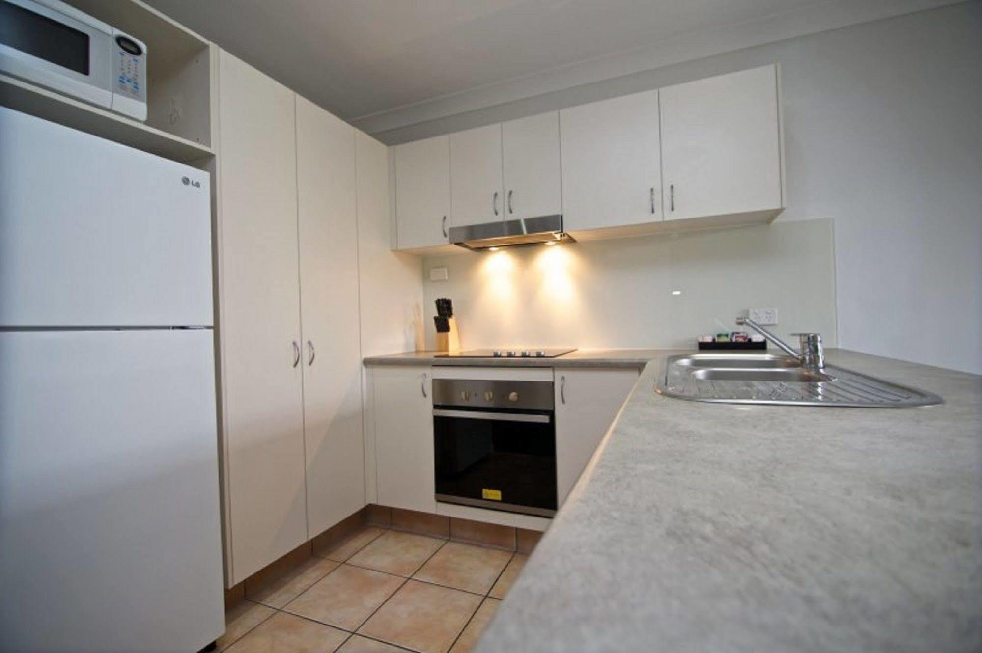 Blue Water Bay Villas Gold Coast Exterior photo