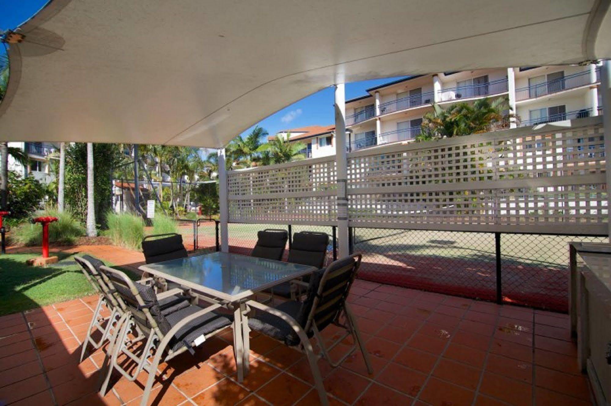 Blue Water Bay Villas Gold Coast Exterior photo