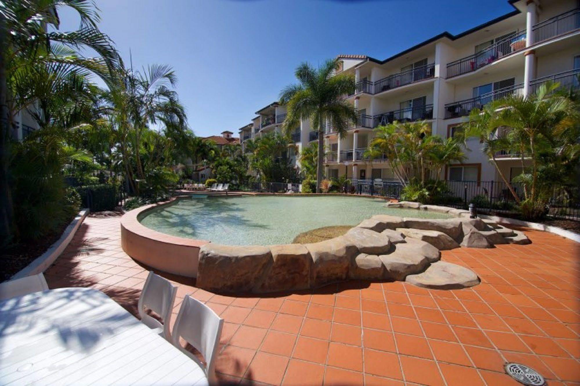 Blue Water Bay Villas Gold Coast Exterior photo