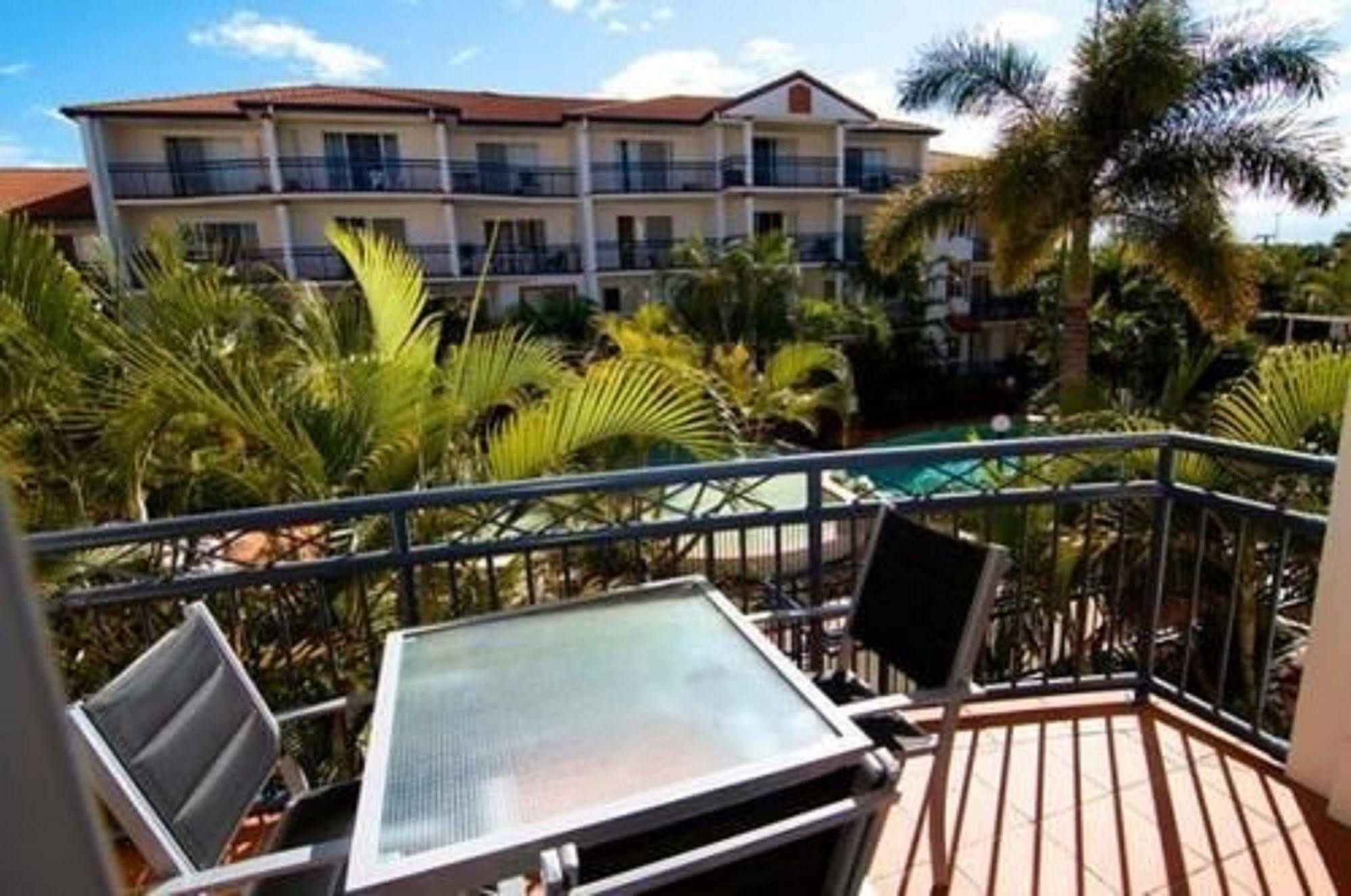 Blue Water Bay Villas Gold Coast Exterior photo