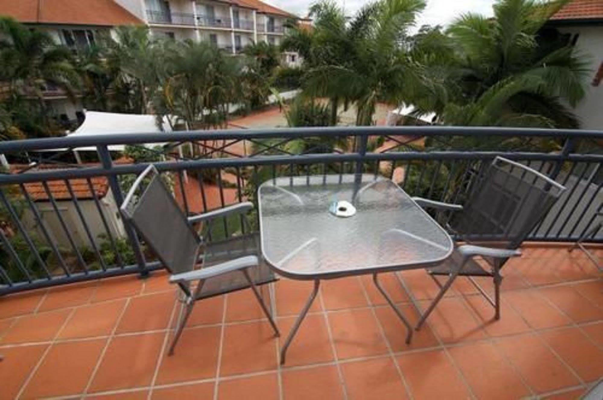 Blue Water Bay Villas Gold Coast Exterior photo