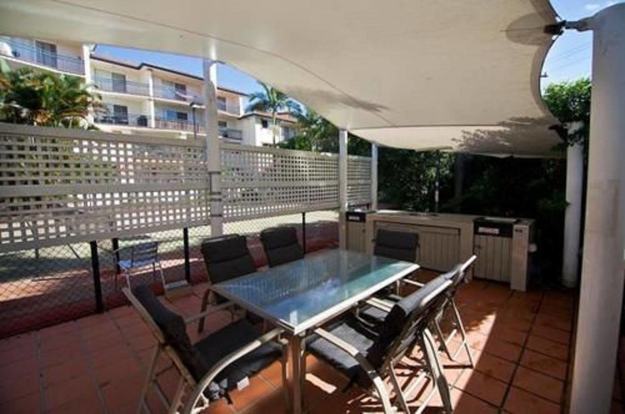 Blue Water Bay Villas Gold Coast Exterior photo