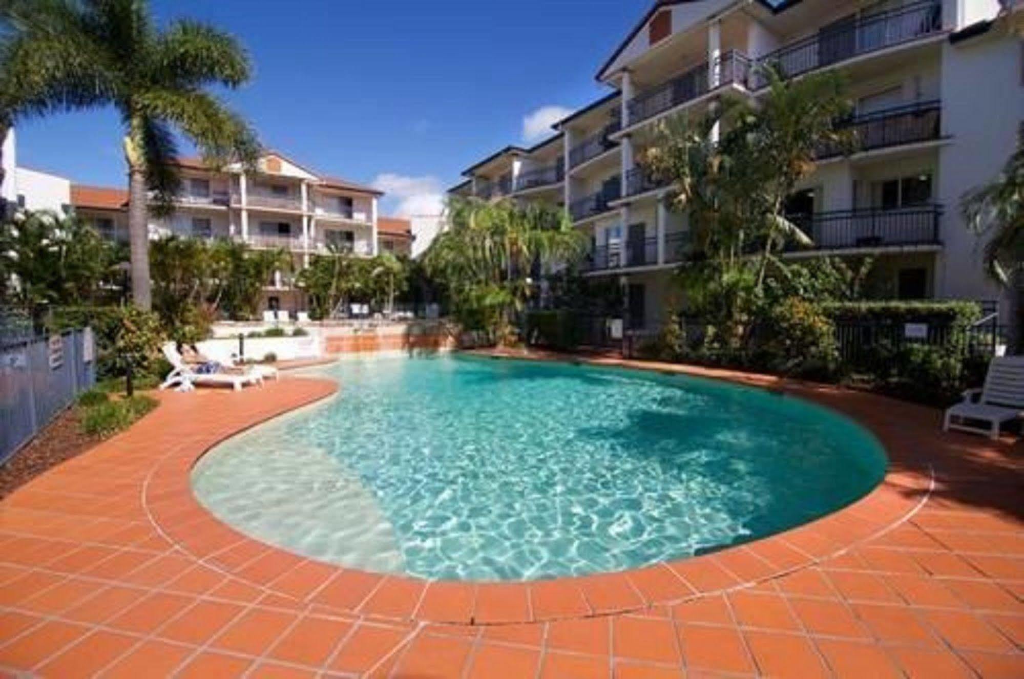 Blue Water Bay Villas Gold Coast Exterior photo