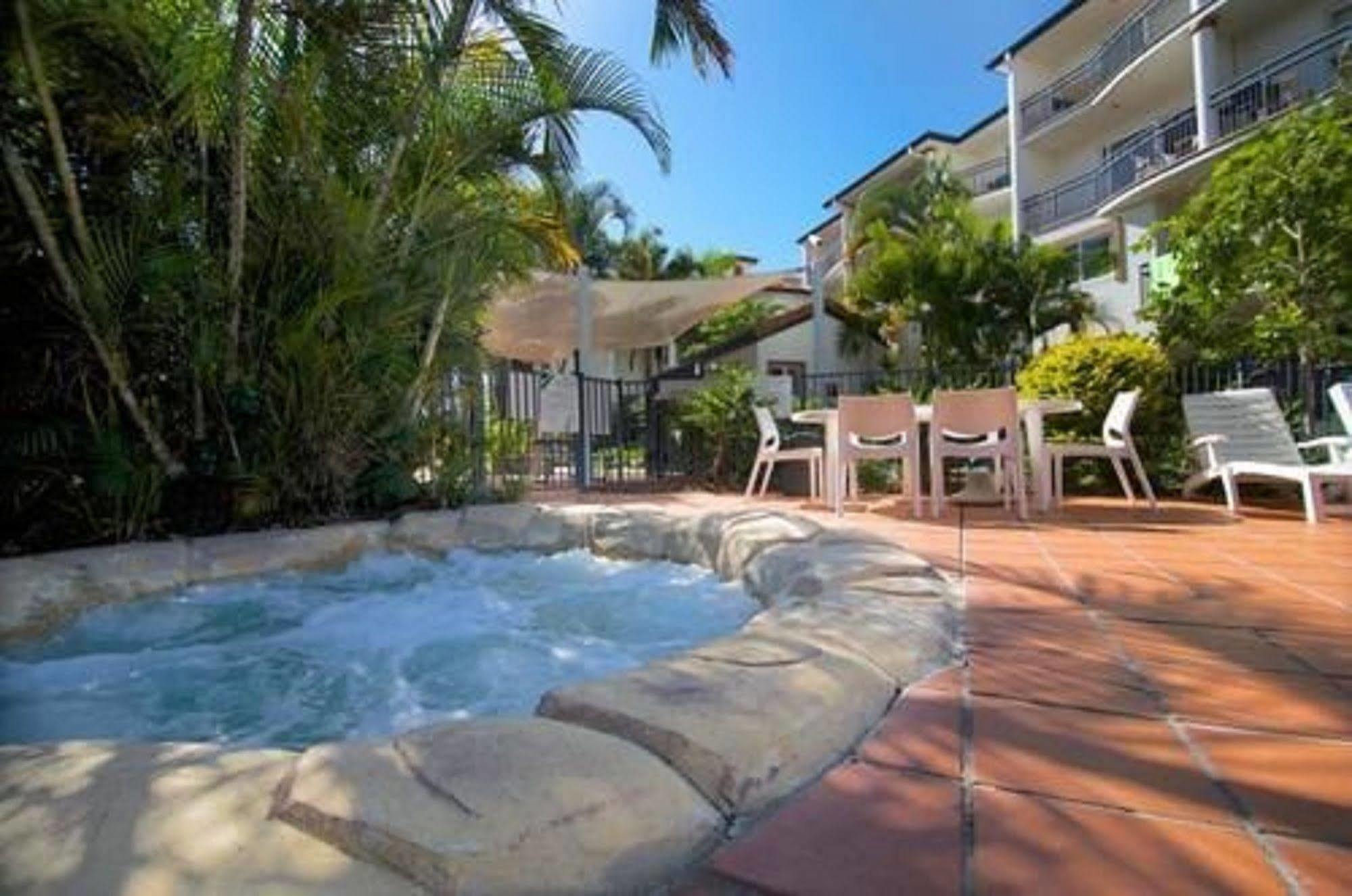 Blue Water Bay Villas Gold Coast Exterior photo